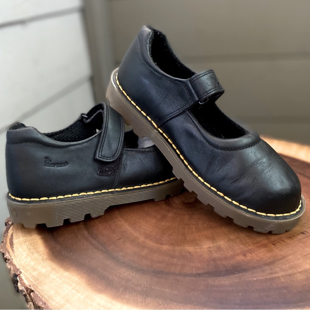 Dr Martens Lil’ girl Mary Janes Velcro closure size 2